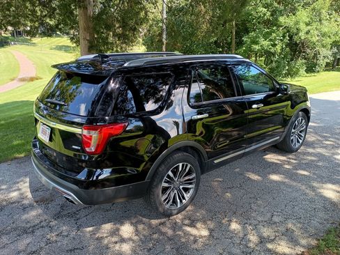 Used 2016 Ford Explorer Platinum AWD/4WD image 3