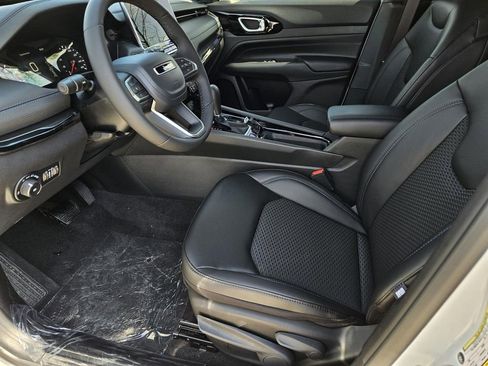 New 2026 Jeep Compass Latitude image 14