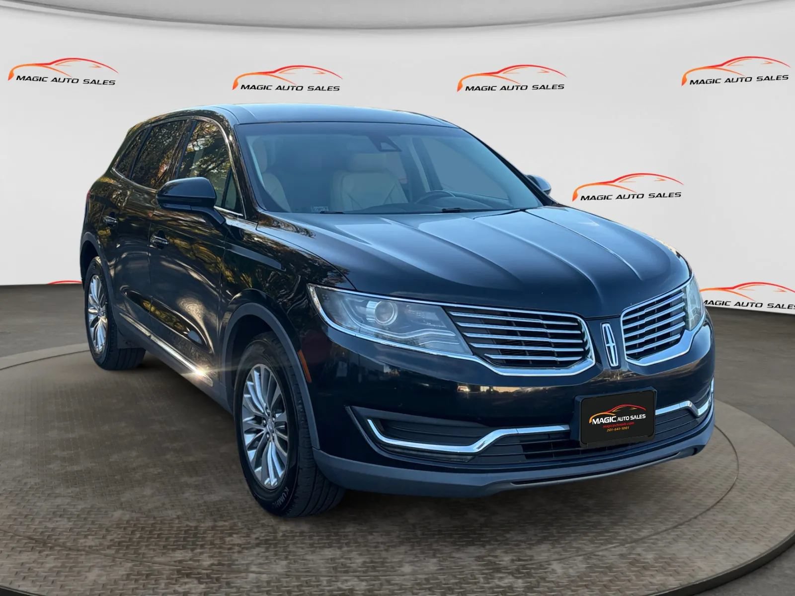 Used 2017 Lincoln MKX Select w/ Select Plus Package AWD/4WD image 5