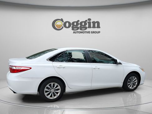 Used 2017 Toyota Camry LE image 4