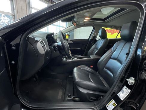 Used 2017 MAZDA MAZDA3 Touring w/ Popular Equipment Package image 11