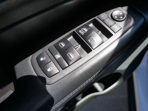 Used 2018 Jeep Grand Cherokee Limited image 14