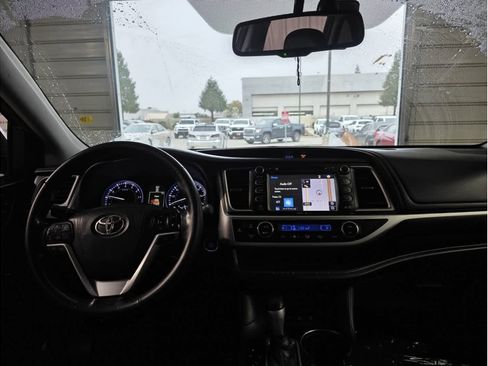 Used 2015 Toyota Highlander Limited Platinum image 12