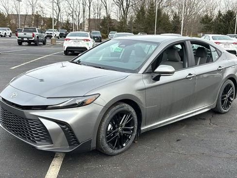 New 2026 Toyota Camry SE image 2
