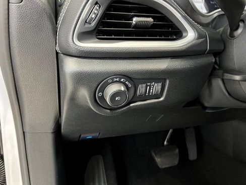 New 2026 Chrysler Pacifica Select image 28