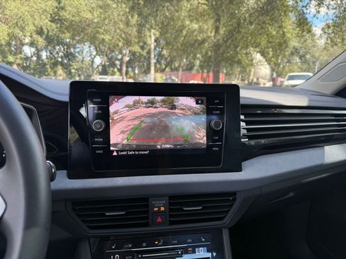 Used 2025 Volkswagen Jetta SE image 17