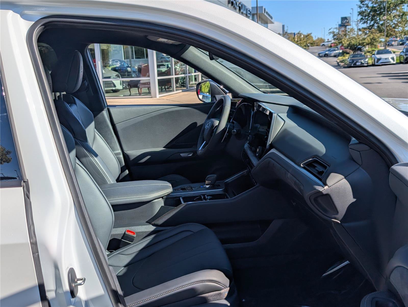 Used 2026 Lexus TX 500h AWD w/ Technology Package image 12