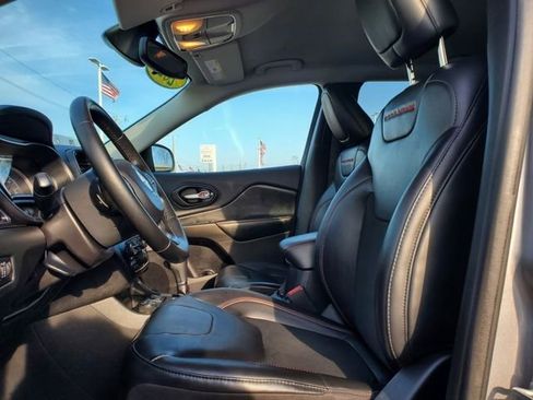 Certified 2020 Jeep Cherokee Trailhawk w/ Cold Weather Group image 4