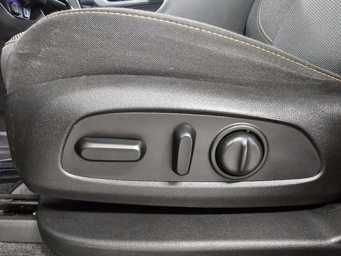 Used 2019 Chevrolet Traverse LT FWD image 16