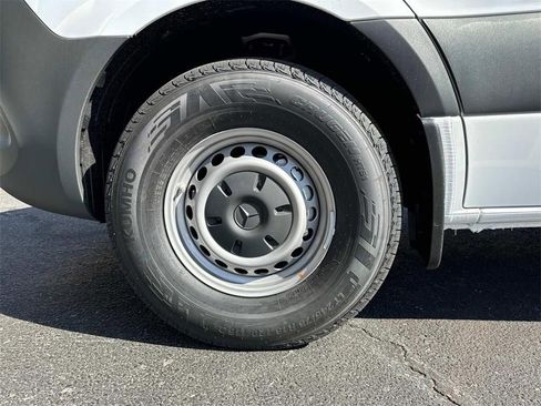 Used 2025 Mercedes-Benz Sprinter 2500 image 4