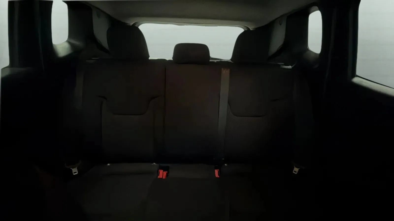 Used 2018 Jeep Renegade Altitude FWD image 20