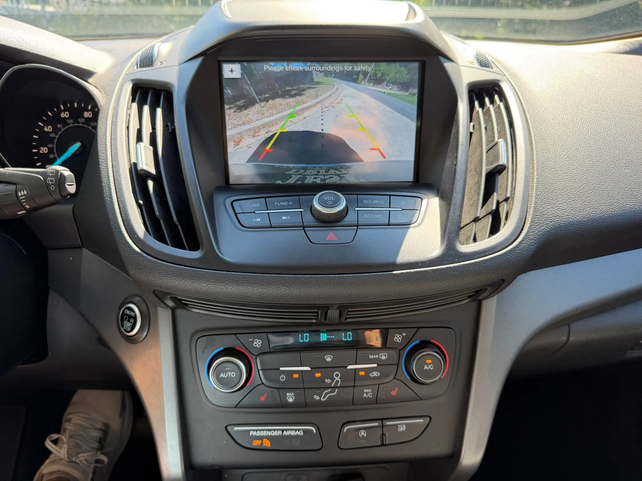 Used 2019 Ford Escape SE FWD image 16