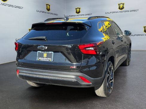 Used 2024 Chevrolet Trax RS w/ Sunroof Package FWD image 5