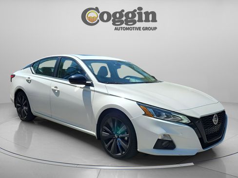 Used 2022 Nissan Altima 2.5 SR w/ Midnight Edition Package image 7