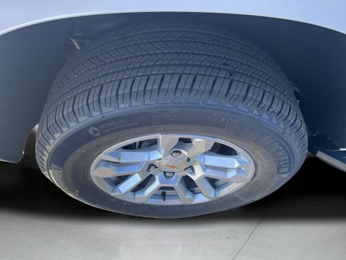 New 2026 Chevrolet Suburban LS image 9