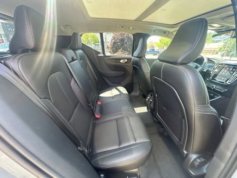 Used 2025 Volvo XC40 B5 Core AWD/4WD image 14