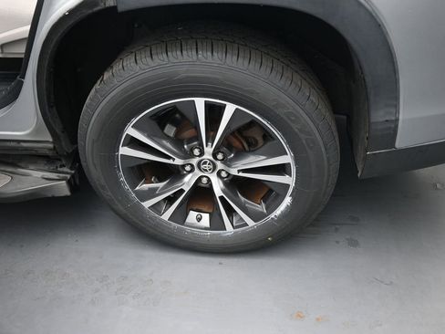 Used 2019 Toyota Highlander LE FWD image 17