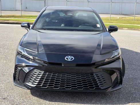 Certified 2025 Toyota Camry SE w/ Convenience Package image 2