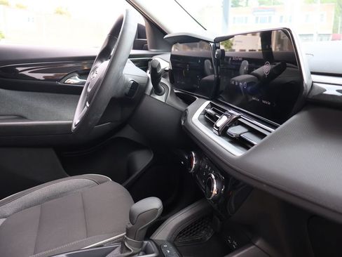 Used 2025 Chevrolet TrailBlazer LT AWD/4WD image 9