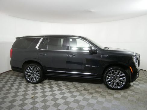 Used 2025 GMC Yukon Denali Ultimate image 2
