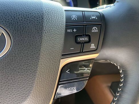 Used 2025 Toyota Crown Signia AWD/4WD image 32
