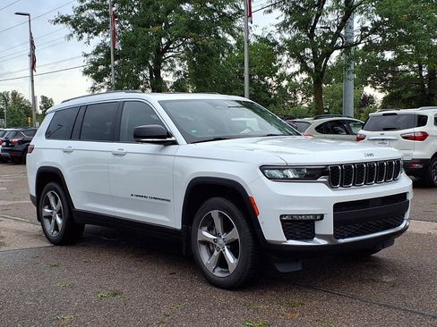 Used 2022 Jeep Grand Cherokee L Limited w/ Luxury Tech Group II AWD/4WD image 3