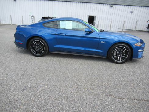 Used 2018 Ford Mustang GT RWD image 4