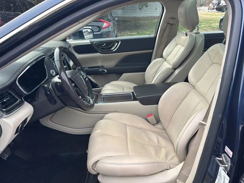 Used 2017 Lincoln Continental Select w/ Climate Package image 10