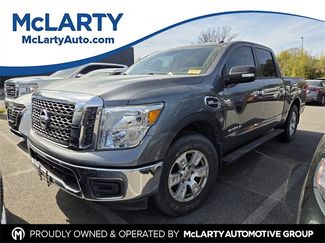Used 2017 Nissan Titan SV video 1