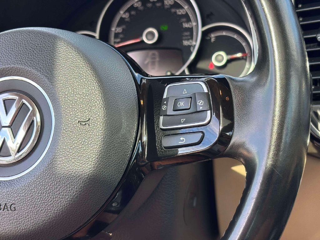 Used 2019 Volkswagen Beetle 2.0T SE FWD image 19