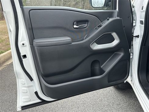 Certified 2024 Nissan Frontier SV w/ SV Convenience Package image 11