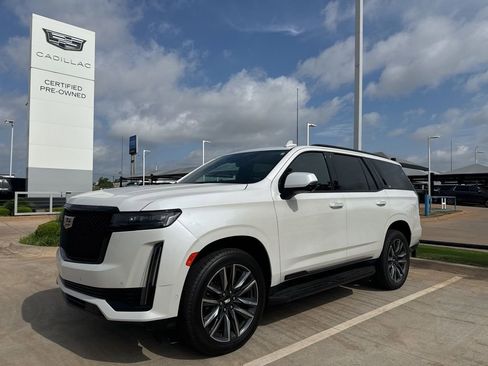 Used 2024 Cadillac Escalade Sport AWD/4WD image 2