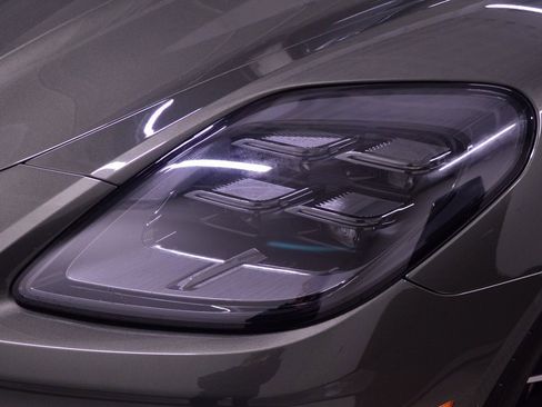 Certified 2025 Porsche Panamera 4 image 9