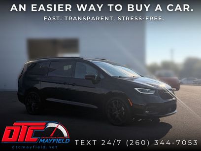Used 2025 Chrysler Pacifica Limited