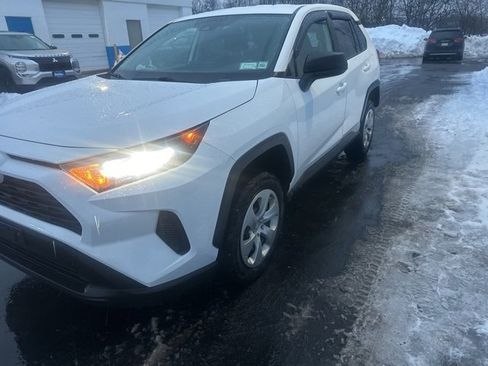 Used 2022 Toyota RAV4 LE image 4