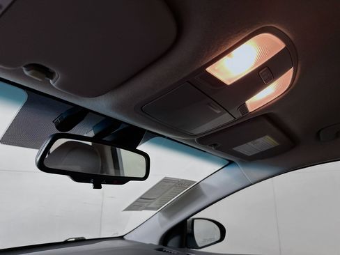 Used 2022 Hyundai Ioniq SE image 18