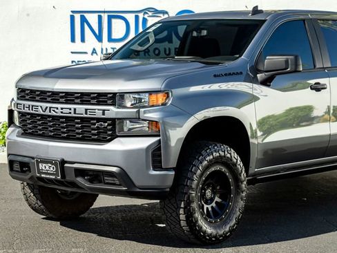 Used 2021 Chevrolet Silverado 1500 Custom w/ LPO, Blackout Package AWD/4WD image 2