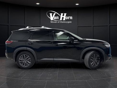 Used 2022 Nissan Pathfinder SL w/ SL Premium Package image 2