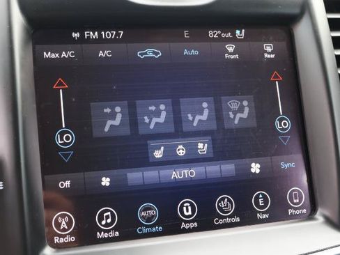 Used 2017 Chrysler 300 C RWD image 16