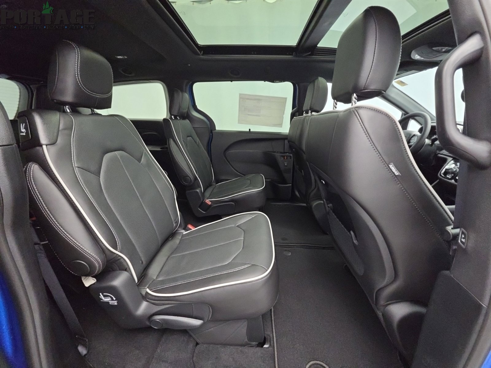 New 2027 Chrysler Pacifica Limited AWD/4WD image 43
