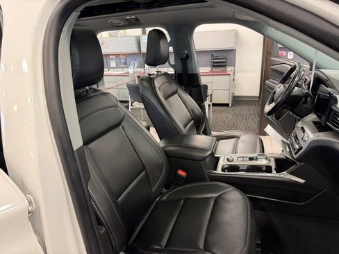 Used 2022 Ford Explorer XLT w/ Equipment Group 202A AWD/4WD image 24