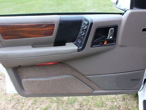 Used 1993 Jeep Grand Cherokee Limited image 31