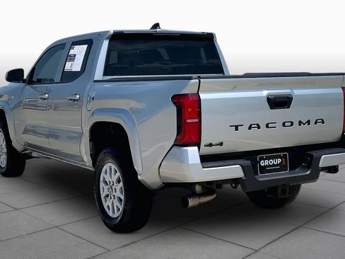 Used 2025 Toyota Tacoma SR5 AWD/4WD image 12