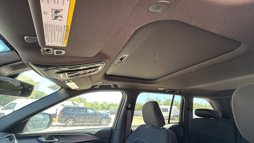 New 2027 Jeep Grand Cherokee Laredo X RWD image 13