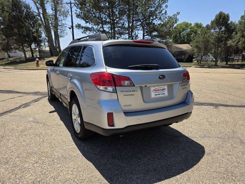 Used 2012 Subaru Outback 3.6R Limited w/ Moonroof Pkg AWD/4WD image 4