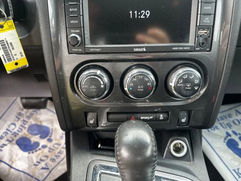 Used 2013 Dodge Challenger SXT image 21