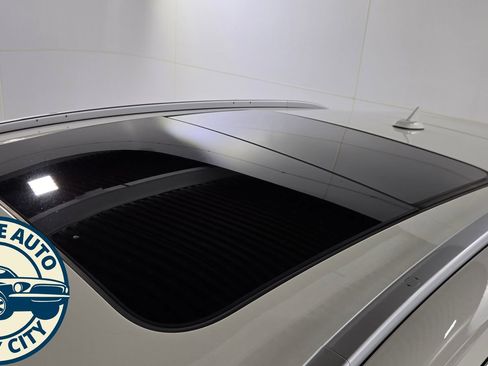 Used 2019 Maserati Levante GranLusso AWD/4WD image 10