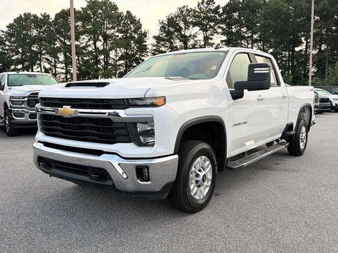 Used 2025 Chevrolet Silverado 2500 LT w/ Convenience Package AWD/4WD image 2