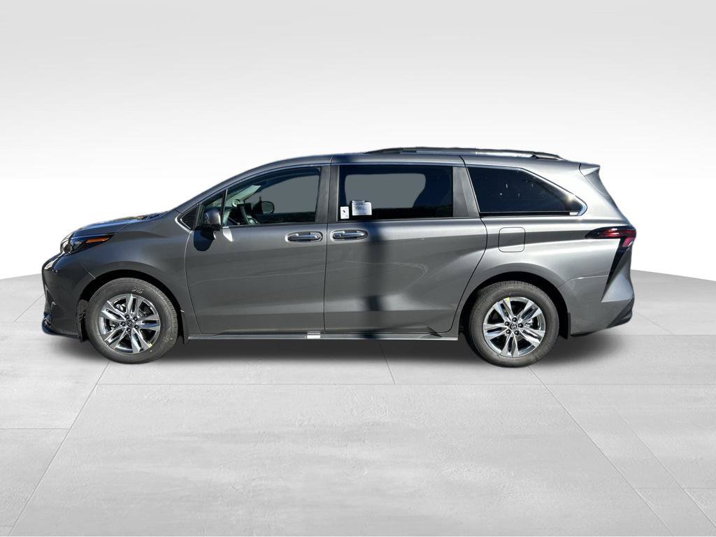New 2026 Toyota Sienna XLE AWD/4WD image 2
