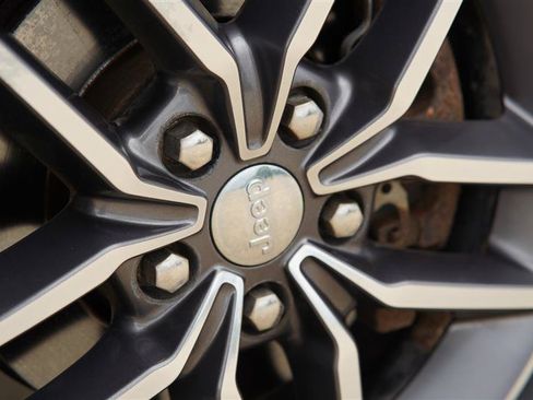 Used 2018 Jeep Grand Cherokee Limited AWD/4WD image 12